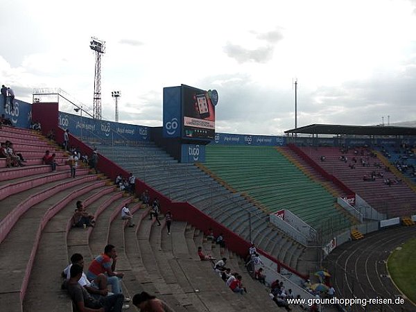 Estadio Nacional Chelato Uclés - Tegucigalpa