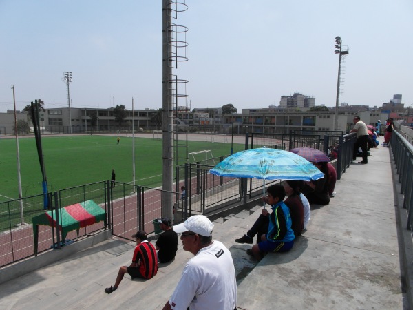 Estadio Del Colegio Mariano Melgar Ze Breña - Lima-Breña