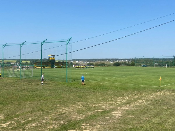 Shkilnyi stadion - Mykhailivka-Rubezhivka