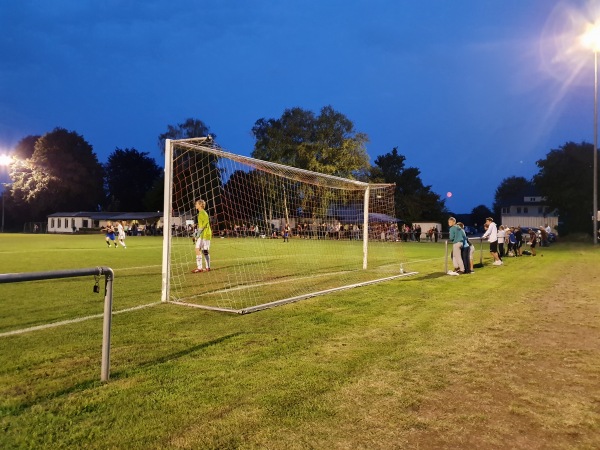 Sportplatz Waddenhauser Straße - Lage/Lippe-Hagen