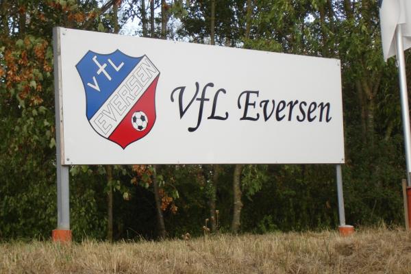 Sportplatz im Felde - Nieheim-Eversen