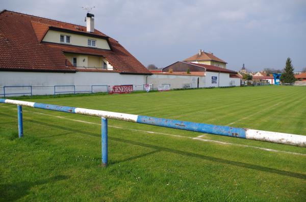 Hřiště a stadiony pro fotbal - Budyně nad Ohří 