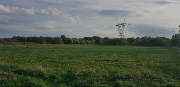 Boisko LZS Radomierzyce - Radomierzyce