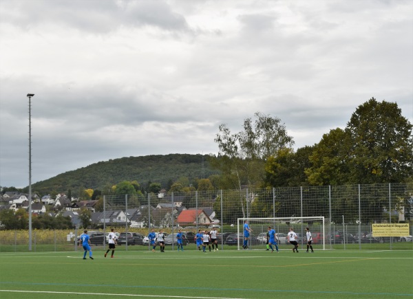 Roquemaure-Stadion Nebenplatz 1 - Ehringshausen