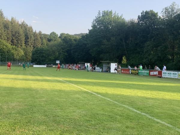 Sportplatz In der Au - Roßbach/Wied