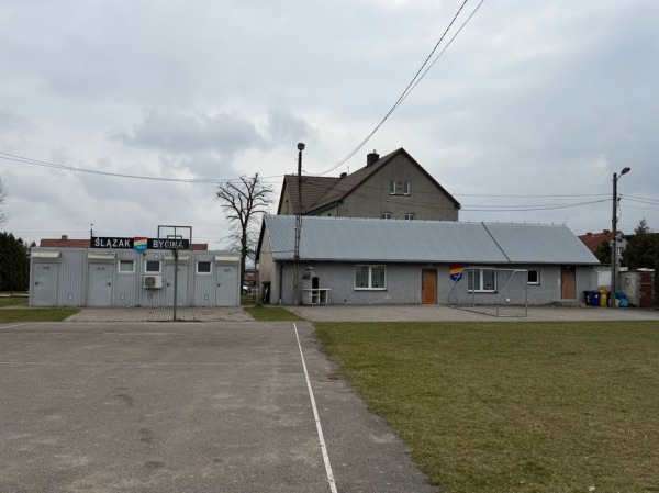 Boisko w Byciny - Bycina