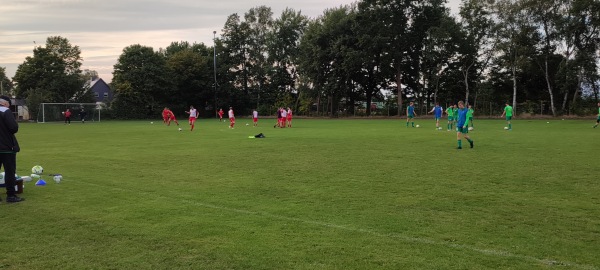 Sportplatz Obershagen B - Uetze-Obershagen