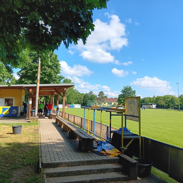 Sportplatz Halbturn - Halbturn