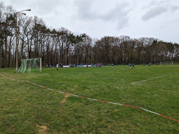 Sportplatz im Park - Kroppen