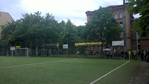 Sportplatz Wrangelstraße - Berlin-Kreuzberg