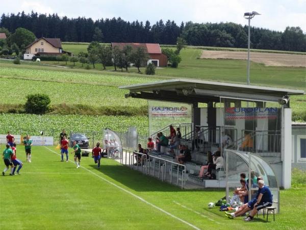 Brückl GmbH-Stadion  - Utzenaich