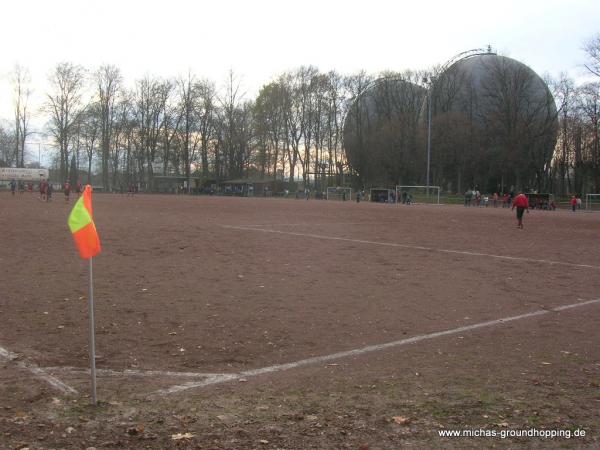 Sportplatz Piccoloministraße - Köln-Mülheim