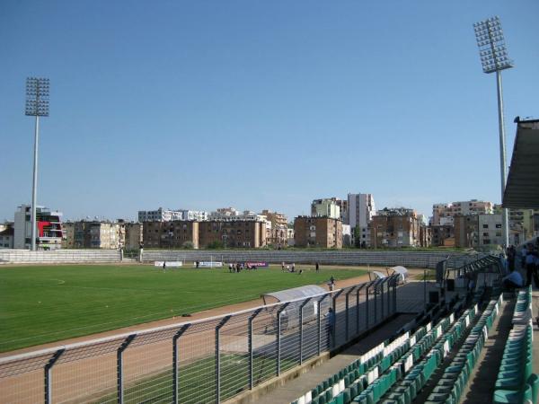 Stadiumi Niko Dovana - Durrës