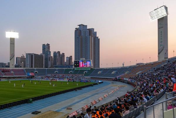 Suwon Stadium	 - Suwon