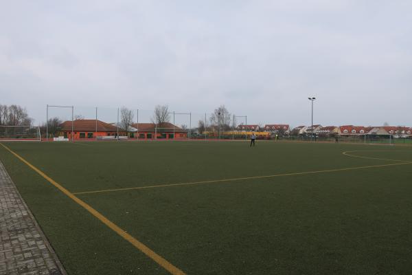 Sportplatz an der Nashorn-Grundschule - Oberkrämer-Vehlefanz