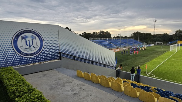 Estadio Universidad Latina - Llano Marin