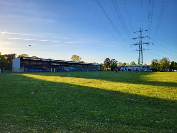 Hermann-Löns-Stadion - Paderborn-Schloß Neuhaus
