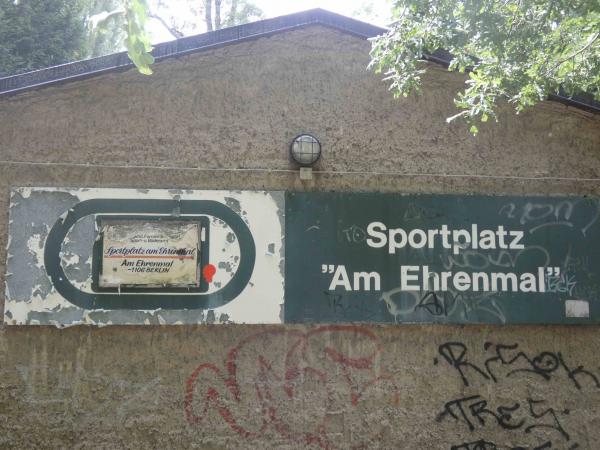 Sportplatz Am Ehrenmal - Berlin-Schönholz