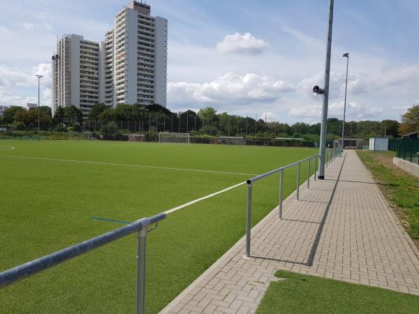 Sportplatz In der Gracht - Köln-Poll