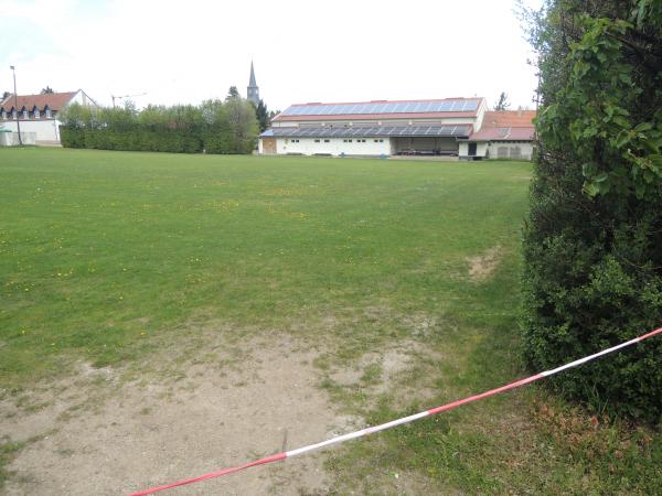 Sportplatz Hinter der Burg - Flomborn