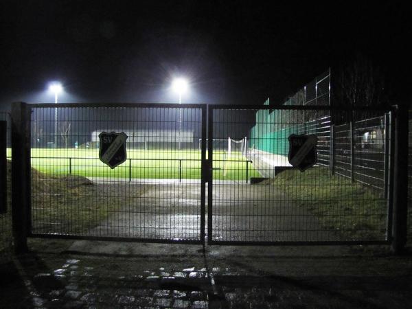 Sportplatz an der B80 2 - Seegebiet Mansfelder Land-Lüttchendorf