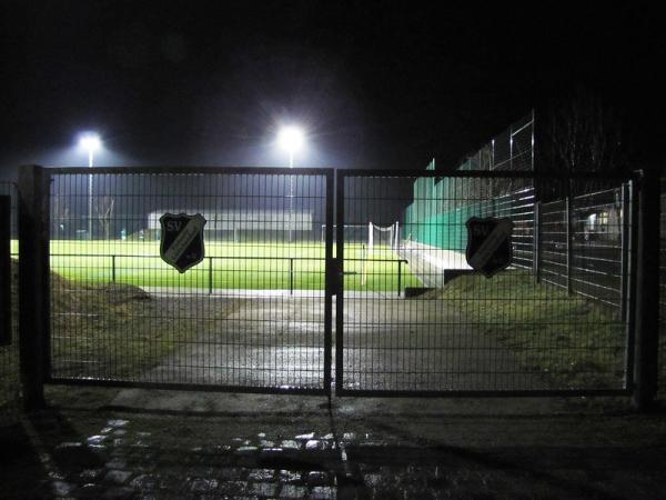 Sportplatz an der B80 2 - Seegebiet Mansfelder Land-Lüttchendorf