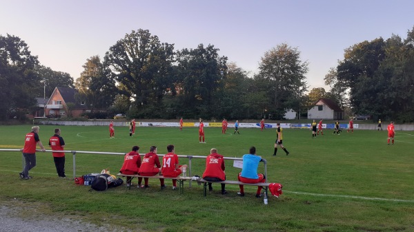 Lotti's Senke Sportplatz - Mittelstenahe