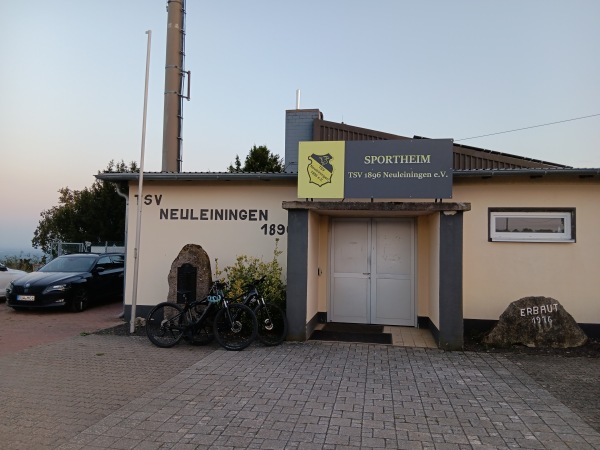 Sportplatz auf dem Eisenkopf - Neuleiningen