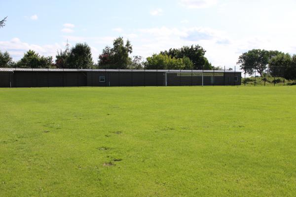 Sportplatz am Mittelpunkt - Blomberg/Ostfriesland-Neuschoo