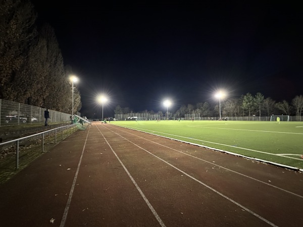 Sportplatz bei der Schönbeinhalle - Metzingen-Neugreuth