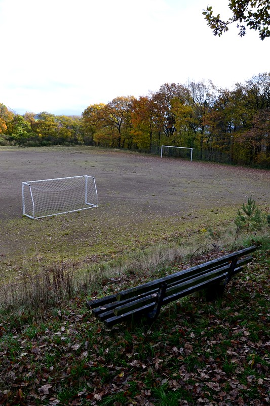 Sportplatz im Wald - Volkesfeld