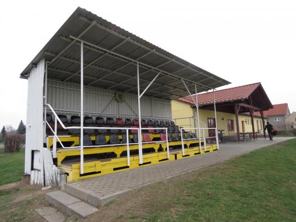Sportplatz an der B93 - Treben-Serbitz