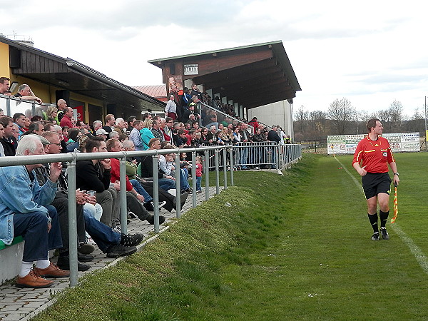 Sportplatz Heiligenkreuz - Heiligenkreuz am Waasen