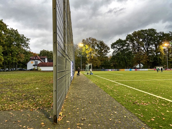 Sportplatz Schatenweg - Paderborn-Schloß Neuhaus