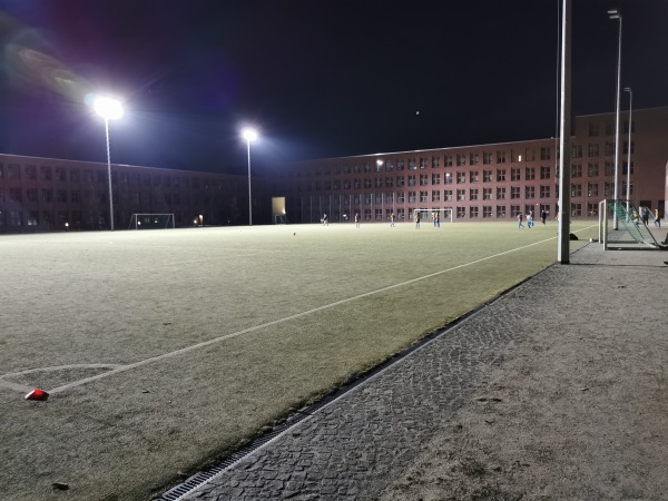 Sportplatz Wilhelm-Ostwald-Schule - OSZ für Gestaltung - Berlin-Steglitz