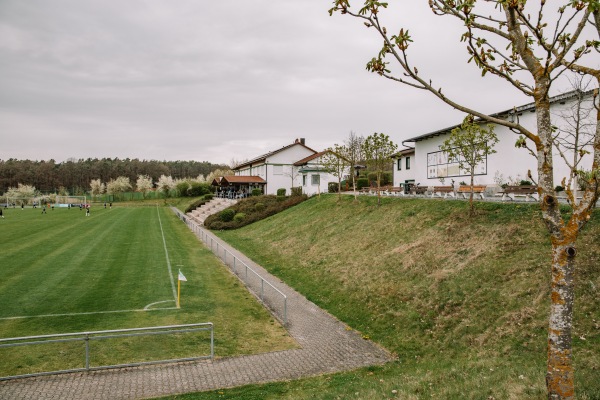 Sportgelände Am Sonnenhügel - Lonnerstadt