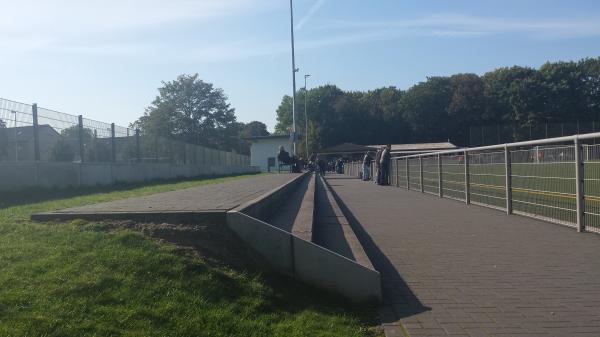 Sportplatz Roggendorfstraße - Köln-Flittard