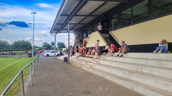 Sportplatz auf der Höhe - Büllingen-Krinkelt
