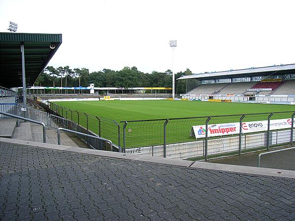 alter Zustand - Blick von der Südtribüne