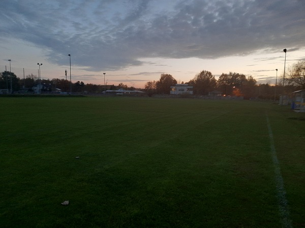 Stadion w Milanówek obok 1 - Milanówek