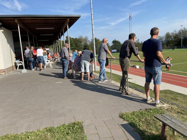 Karl-Kleine-Stadion am Hüsterner Berg - Ense-Höingen