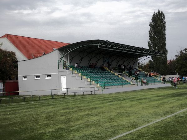 Štadión TJ Družstevník Vrakúň - Vrakúň