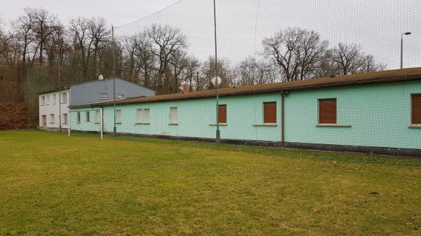 Sportplatz Am Hölzchen - Straußfurt