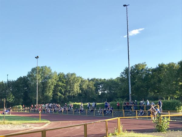 Stadion Auf der Ramhorst  - Burgwedel-Großburgwedel