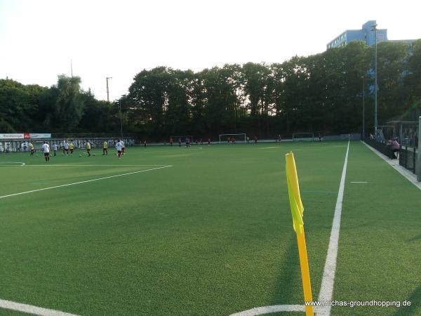 Olympiastadion im Gleisdreieck - Köln-Nippes