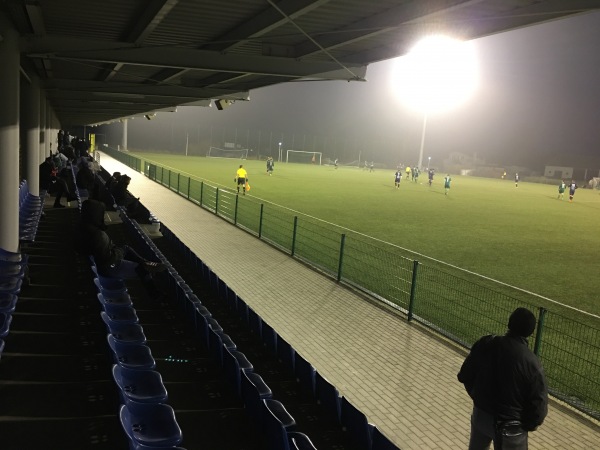 Stadion im. CS w Byczynie obok - Byczyna