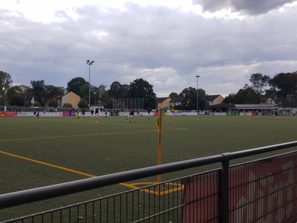 Sportplatz Roggendorfstraße - Köln-Flittard