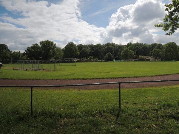 Sport- und Freizeitgelände Rebstöcker Weg - Frankfurt/Main-Rödelheim