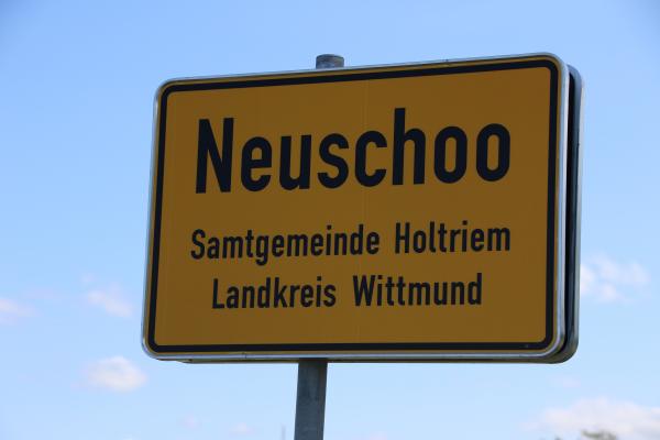 Sportplatz am Mittelpunkt - Blomberg/Ostfriesland-Neuschoo