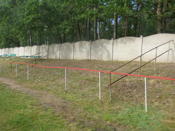 Boisko w Sieniawie Żarskiej - Sieniawa Żarska